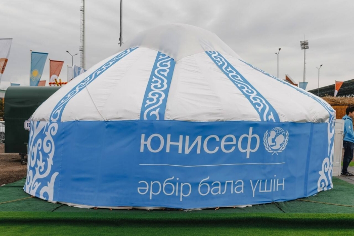 
Инклюзивная юрта ЮНИСЕФ работает для детей на Всемирных играх кочевников в Астане
