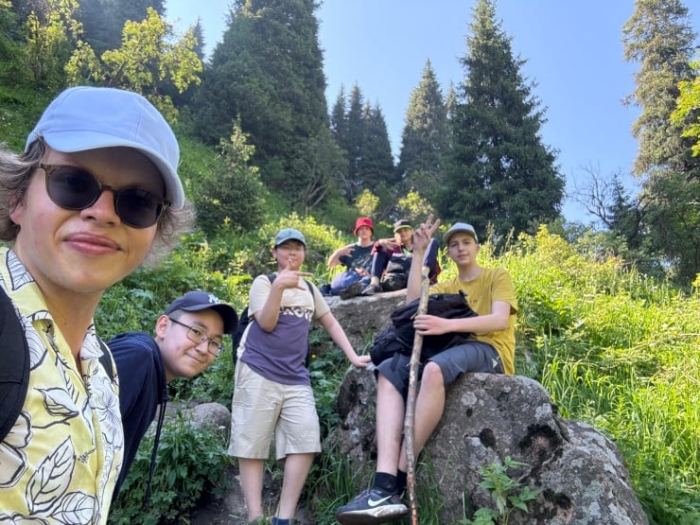 Как вычислить площадь юрты? Учитель-зумер из Алматы покоряет сеть