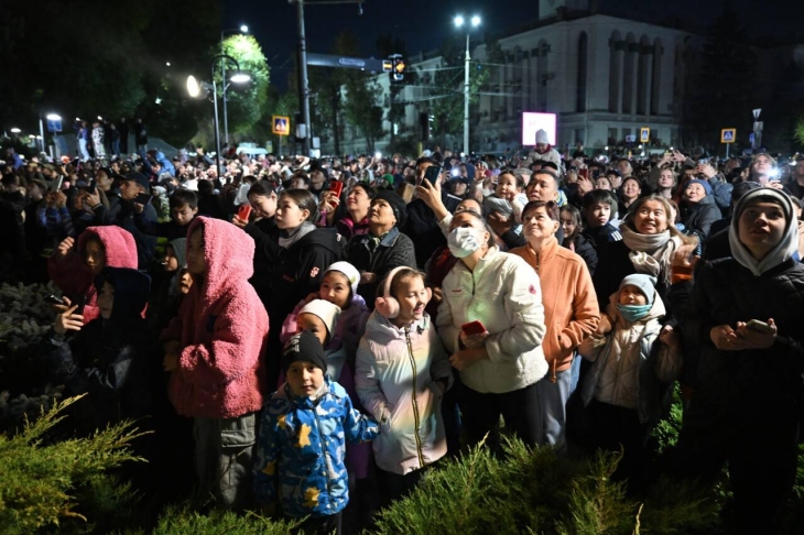 
                                                                                                                                                                                                                                                                                        Шоу дронов в Алматы: горы, тюльпан и яблоко, Алтын Адам увидели горожане в небе
                                                    