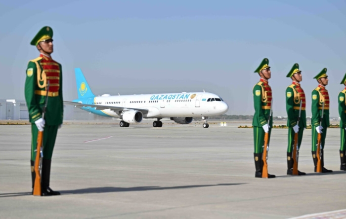 Токаев прилетел в Туркменистан Токаев прилетел в Туркменистан