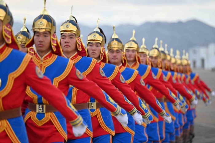 Солдаты в яркой форме и ковровая дорожка: как встретили Токаева в Монголии