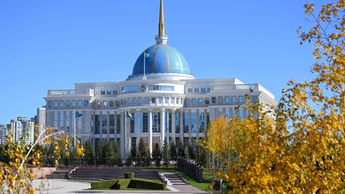 Токаев наградил ученых, учителей, медиков, спасателей и производственников