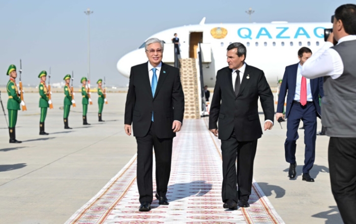 Токаев прилетел в Туркменистан Токаев прилетел в Туркменистан