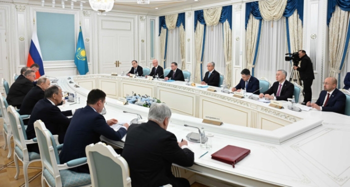 Мы примем очень важные документы - Токаев на переговорах с Путиным