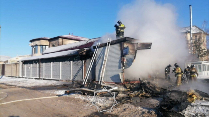 Работника автомагазина в Астане госпитализировали после пожара
Работника автомагазина в Астане госпитализировали после пожара