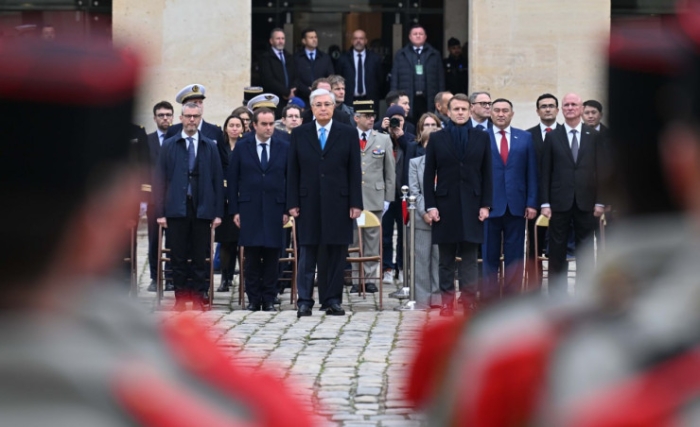 Президента Казахстана торжественно встретили в Париже