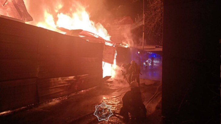 
                                                                                                                                                                                                                                                                                                                                                                            Спасли семь автомобилей, вынесли семь баллонов: в Алматы потушили пожар в мебельном цехе
                                                    