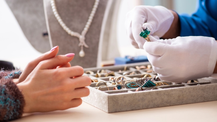 Работница ломбарда перезаложила золото клиентов в Костанае Работница ломбарда перезаложила золото клиентов в Костанае