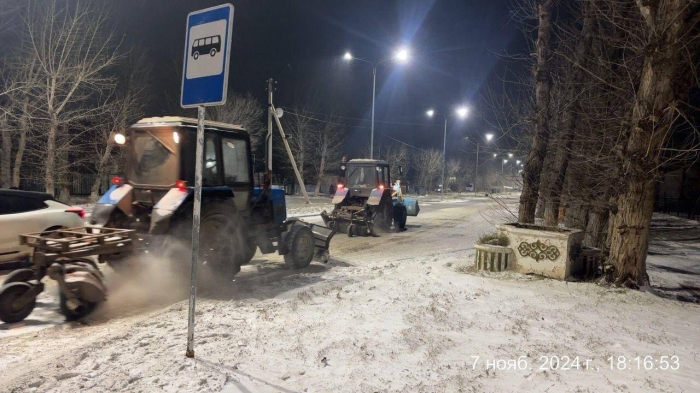 
                                                                                                                                                                                                                                                                                                                                                                            Сотни рабочих расчищают дороги в Астане. Снег в столице продолжится и завтра
                                                    