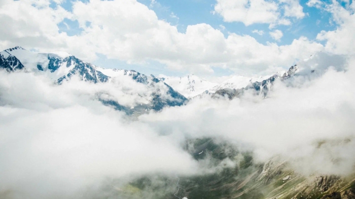 Туман, снег и порывистый ветер: погода в Казахстане на 23 ноября