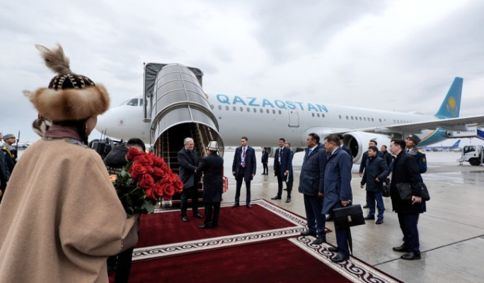 Токаев прилетел в Кыргызстан Токаев прилетел в Кыргызстан