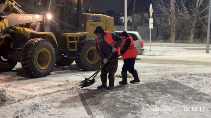 
                                                                                                                                                                                                                                                                                                                                                                            Сотни рабочих расчищают дороги в Астане. Снег в столице продолжится и завтра
                                                    