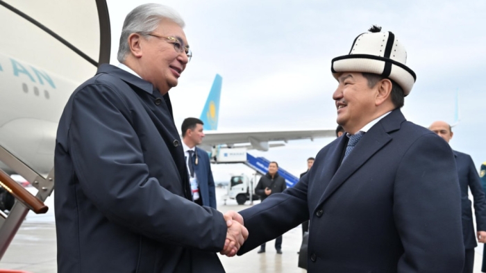 Токаев прилетел в Кыргызстан Токаев прилетел в Кыргызстан