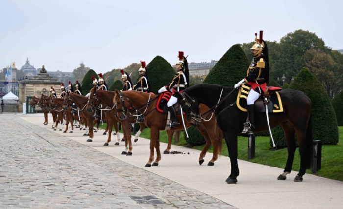 Президента Казахстана торжественно встретили в Париже