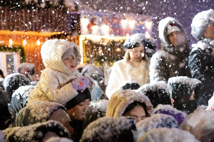 
                                                                                                                                                                                                                                                                                                                                                                            Огни на 80 новогодних ёлках зажгли в Алматы
                                                    