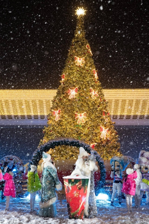 
                                                                                                                                                                                                                                                                                                                                                                            Огни на 80 новогодних ёлках зажгли в Алматы
                                                    