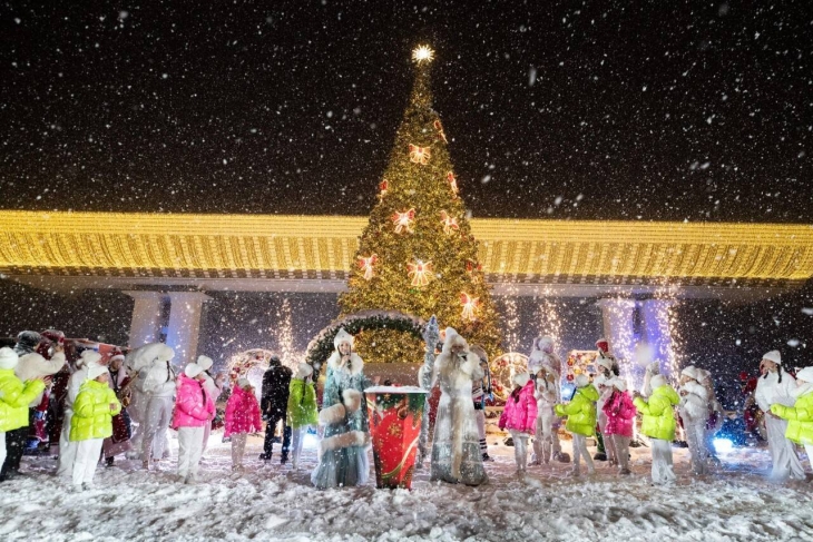 
                                                                                                                                                                                                                                                                                                                                                                            Огни на 80 новогодних ёлках зажгли в Алматы
                                                    