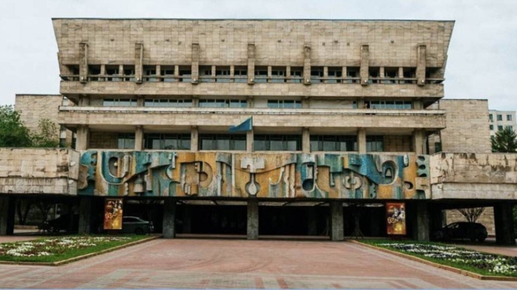 В театре имени Сац объяснили, почему на его реконструкцию уйдёт почти 22 млрд тенге
В театре имени Сац объяснили, почему на его реконструкцию уйдёт почти 22 млрд тенге