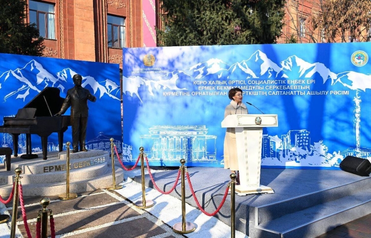 
                                                                                                                                                                                                                                                                                        Алматыда опера әншісі Ермек Серкебаевтың ескерткіші ашылды
                                                    