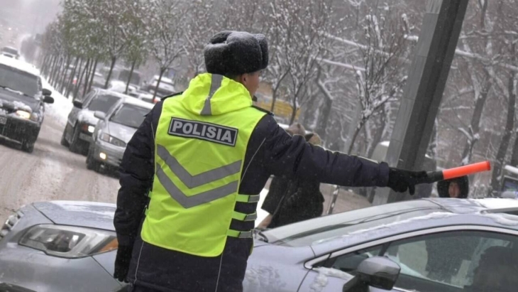 
                                                                                                                                                                                                                                                                                                                                                                                                                                                                                                                                                    Полицейские обратились к водителям из-за снега в Алматы
                                                    