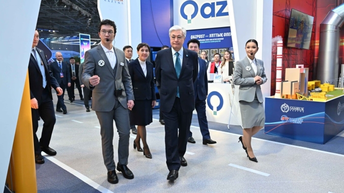 Токаев посетил фестиваль "Город рабочих профессий"
Токаев посетил фестиваль "Город рабочих профессий"