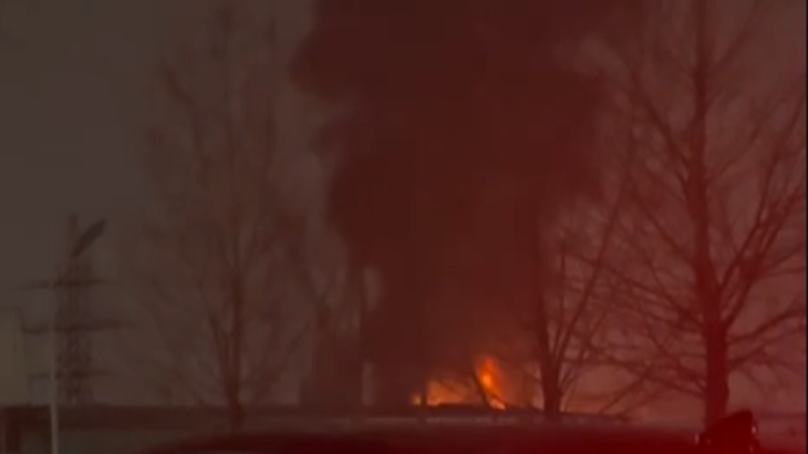 Пожар на рынке "Сауран" тушат спасатели ДЧС Алматы
Пожар на рынке "Сауран" тушат спасатели ДЧС Алматы