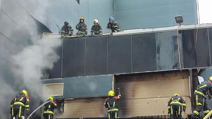 Торгово-развлекательный центр "Сарыарка" загорелся в Астане
Торгово-развлекательный центр "Сарыарка" загорелся в Астане