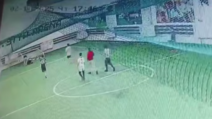 Мужчину насмерть придавило футбольными воротами в Астане
Мужчину насмерть придавило футбольными воротами в Астане