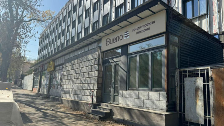 Незаконно возведённый торговый павильон снесли в центре Алматы
Незаконно возведённый торговый павильон снесли в центре Алматы