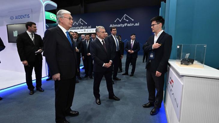 Касым-Жомарт Токаев и Шавкат Мирзиёев посетили AlmatyFairai
Касым-Жомарт Токаев и Шавкат Мирзиёев посетили AlmatyFairai