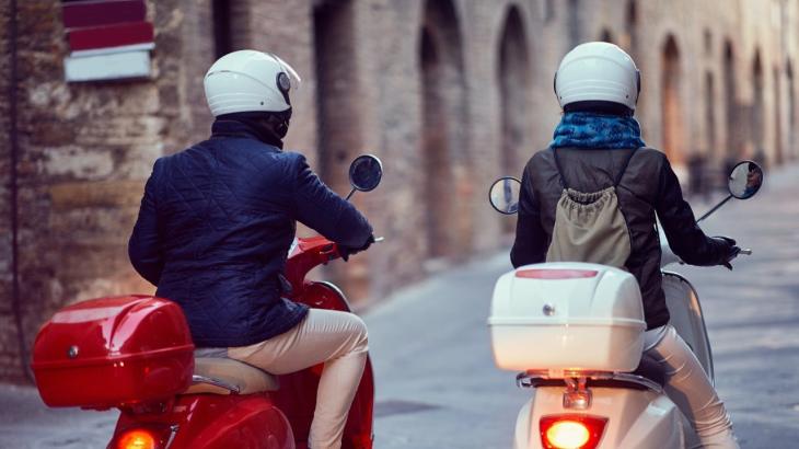 Водителей мопедов наказали за проезд по алматинскому Арбату
Водителей мопедов наказали за проезд по алматинскому Арбату