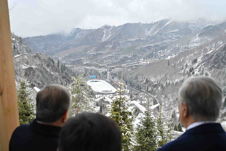 Президенты Казахстана и Узбекистана осмотрели горнолыжный кластер Алматы
Президенты Казахстана и Узбекистана осмотрели горнолыжный кластер Алматы