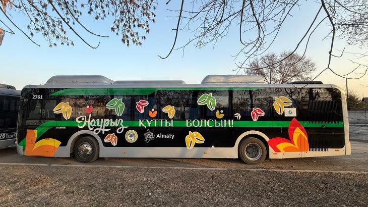 Городские автобусы украсили к Наурызу в Алматы
Городские автобусы украсили к Наурызу в Алматы