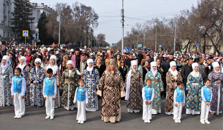 
                                                                                                                                                                                                                                                                                                                                                                            В Алматы более 5000 человек исполнили произведения Абая
                                                    