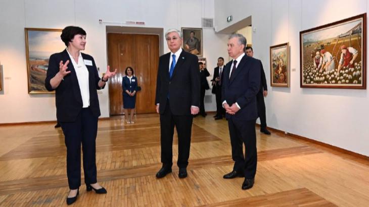 Президентам Казахстана и Узбекистана показали лучшие полотна Абылхана Кастеева и Урала Тансыкбаева в Алматы
Президентам Казахстана и Узбекистана показали лучшие полотна Абылхана Кастеева и Урала Тансыкбаева в Алматы