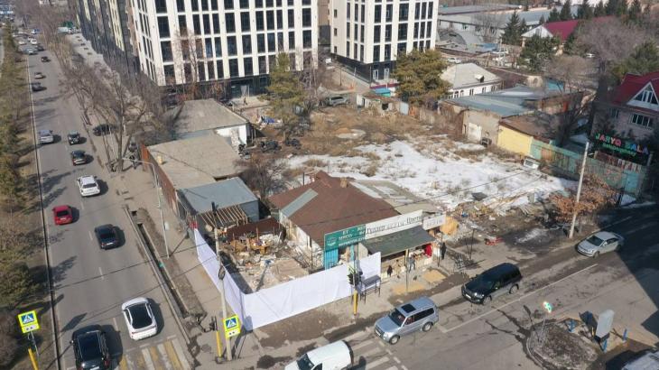 
                                                                                                                                                                                                    Алматыда бірқатар заңсыз коммерциялық нүктелер бұзылып жатыр
                                                    