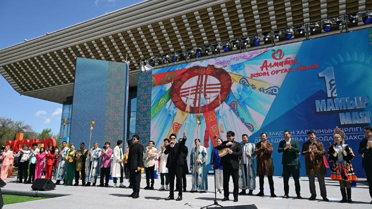 Роза Рымбаева, Ay Yola тобы: Алматы Қазақстан халқының бірлігі күні мерекесін қалай атап өтеді
Роза Рымбаева, Ay Yola тобы: Алматы Қазақстан халқының бірлігі күні мерекесін қалай атап өтеді