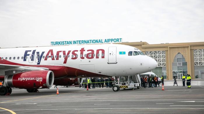 Пассажир, ударивший стюардессу и заявивший о бомбе на борту FlyArystan, не смог оспорить приговор
Пассажир, ударивший стюардессу и заявивший о бомбе на борту FlyArystan, не смог оспорить приговор