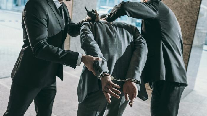 Обналичили деньги более 100 жертв мошенников: в Астане задержали членов банды, которые обучали дропперов
Обналичили деньги более 100 жертв мошенников: в Астане задержали членов банды, которые обучали дропперов