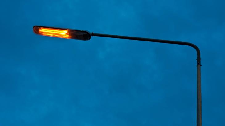 Проблему плохого освещения улиц из-за деревьев решат в Алматы с помощью новых кронштейнов
Проблему плохого освещения улиц из-за деревьев решат в Алматы с помощью новых кронштейнов