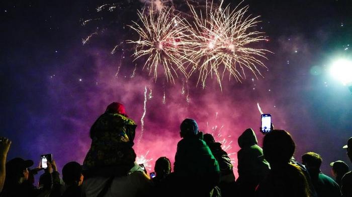 Салют в честь Дня Победы прозвучал в Астане
Салют в честь Дня Победы прозвучал в Астане