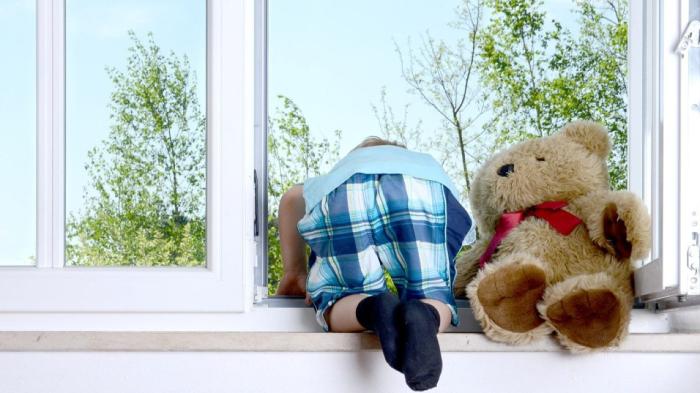 
                                                                                                                                                                                                                                                                                                                                                                                                                                                                                                                                                                                                                                                                                                                                        Дети стояли у открытого окна: спасательную операцию провели в Астане сотрудники МЧС
                                                            