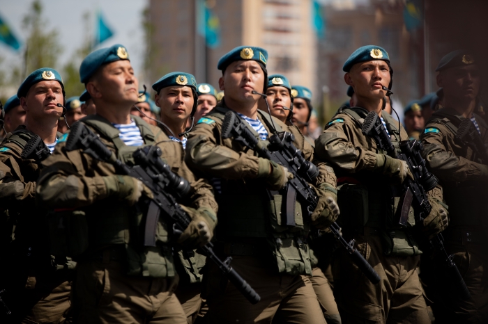 Как прошёл военный парад в Астане: репортаж Informburo
Как прошёл военный парад в Астане: репортаж Informburo