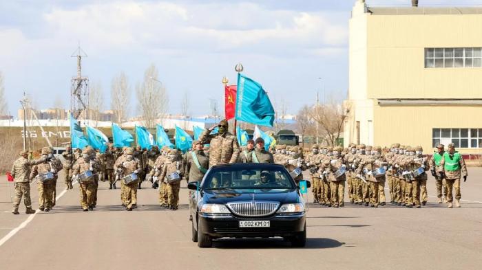 Несколько улиц перекроют в Астане из-за репетиции военного парада
Несколько улиц перекроют в Астане из-за репетиции военного парада