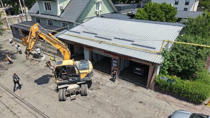 
                                                                                                                                                                                                                                                                                                                                                                                                                                                                                                                                                                                                                                                                                                                                        В Алматы автомойку снесли по решению суда
                                                            