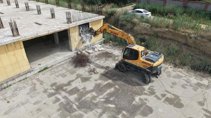 
                                                                                                                                                                                                                                                                                                                                                                                                                                                                                                                                                                                                                                                                                                                                        Незаконно строящийся жилой комплекс Orda City сносят в Алматы 
                                                            