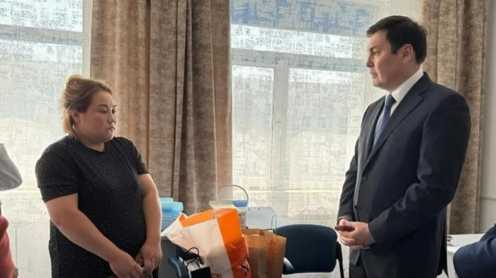 
                                                                                                                                                                                                                                                        Астанада қос аяғынан айырылған Алуаның отбасына 4 бөлмелі пәтердің сертификаты табысталды
                                                            