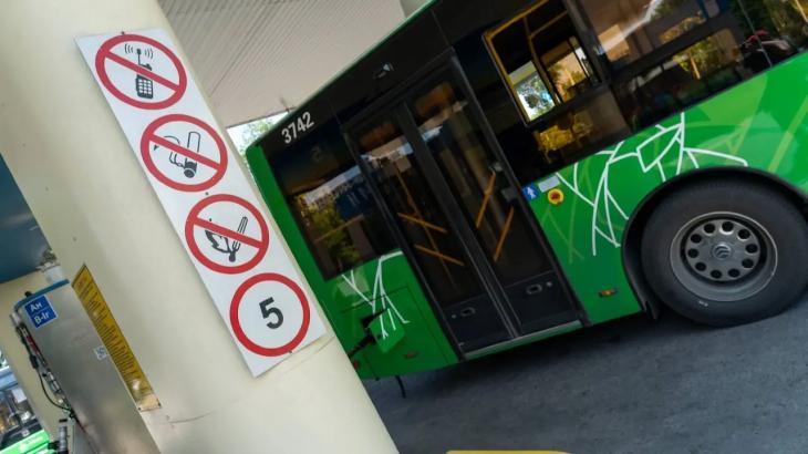 Автобус столкнулся с автомобилем, а затем врезался в здание в Алматы
Автобус столкнулся с автомобилем, а затем врезался в здание в Алматы