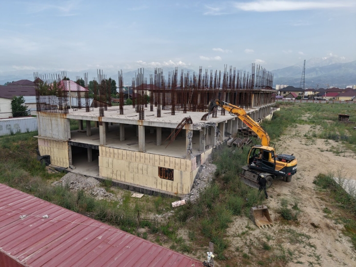 
                                                                                                                                                                                                                                                                                                                                                                                                                                                                                                                                                                                                                                                                                                                                        Незаконно строящийся жилой комплекс Orda City сносят в Алматы 
                                                            