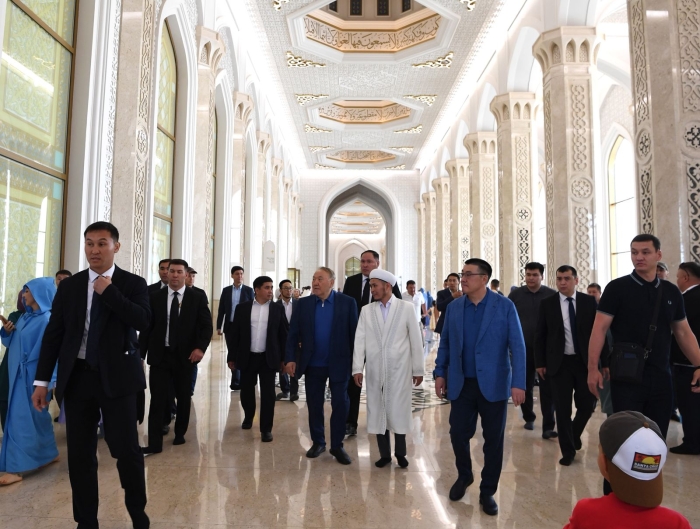 
                                                                                                                                                                                                                                                                                                                                                                                                                                                                                                                                                                                                                                                                                                                                         Совершил дуа за благополучие страны: Нурсултан Назарбаев посетил главную мечеть Астаны
                                                            